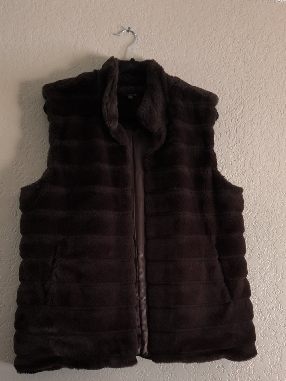 Talbots L/XL Soft Faux Fur Open Front Vest in Rich Brown Vintage